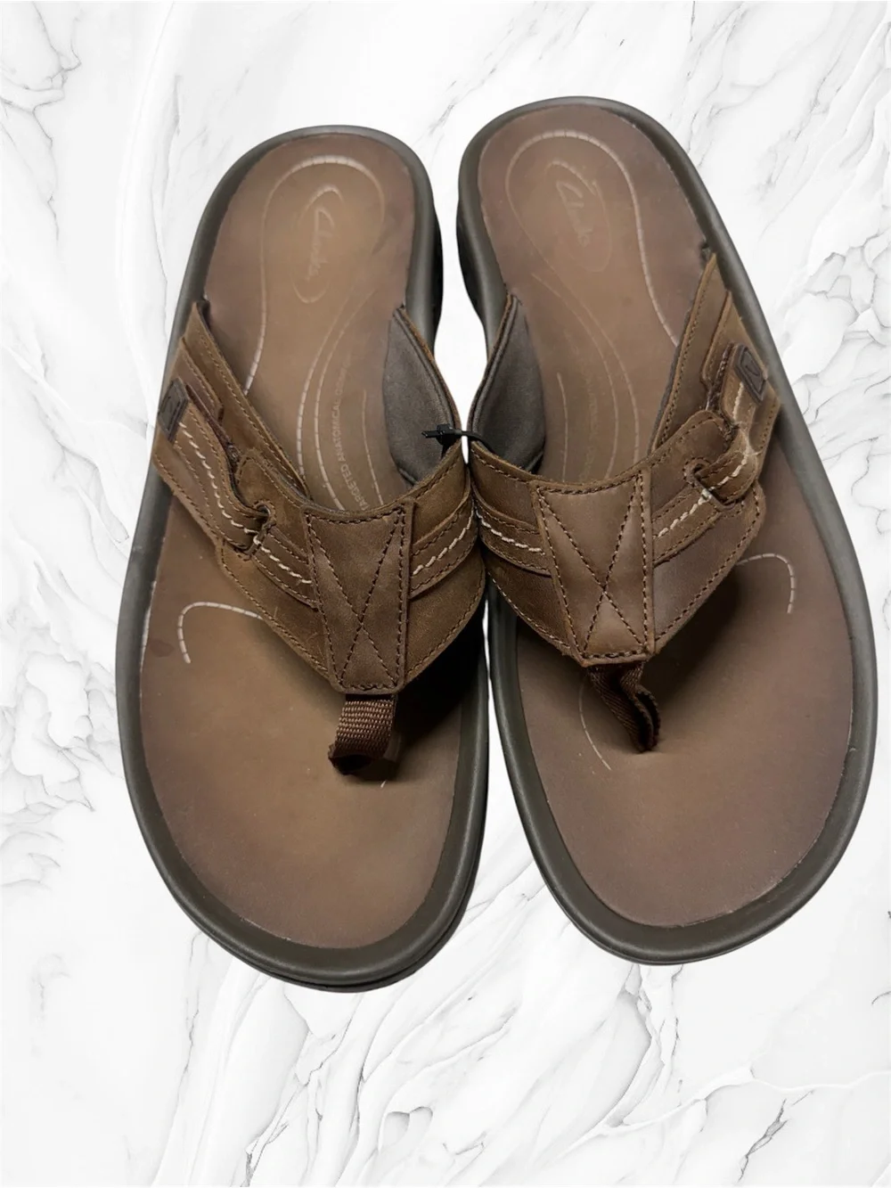 Clark’s Men's Brown Leather Flip-Flop Sandals size 11